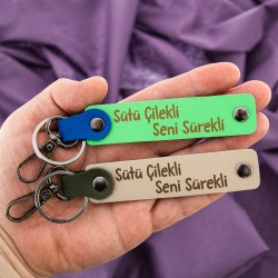 Sütü Çilekli Seni Sürekli Yazılı Kancalı İkili Deri Anahtarlık Seti